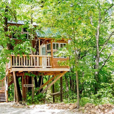 The Cottage Treehouses Hermann Luaran gambar