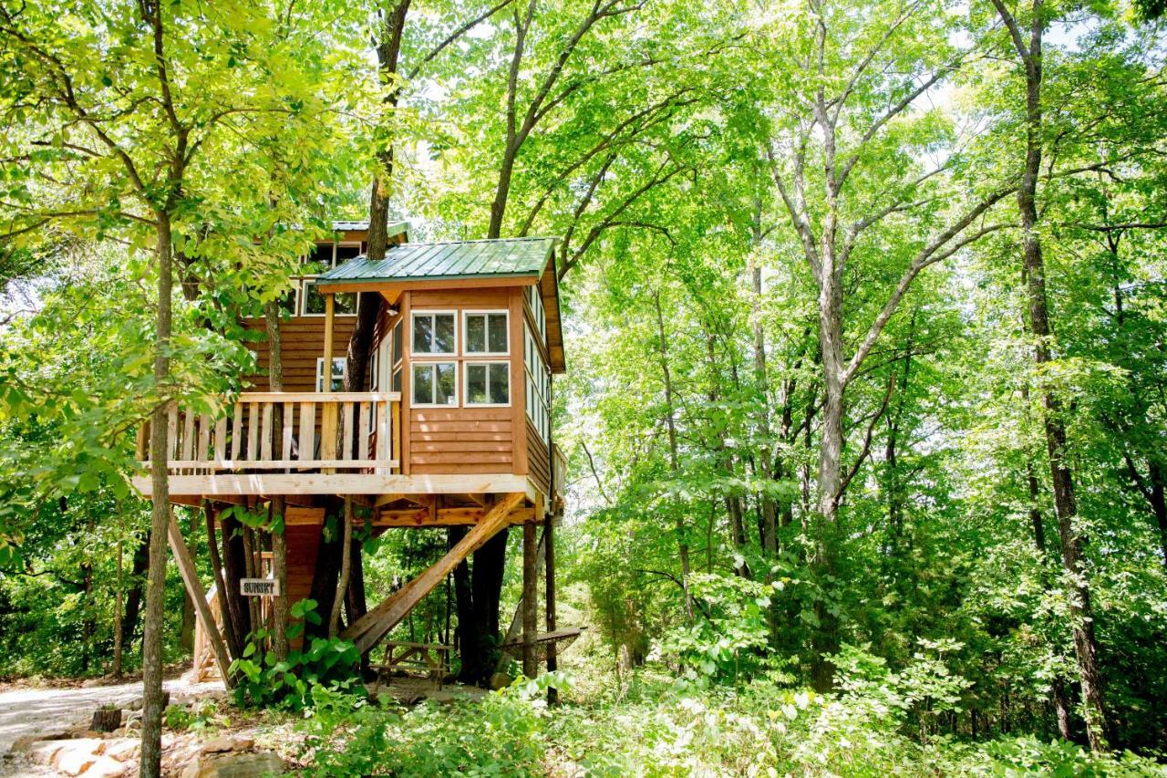 The Cottage Treehouses Hermann Luaran gambar