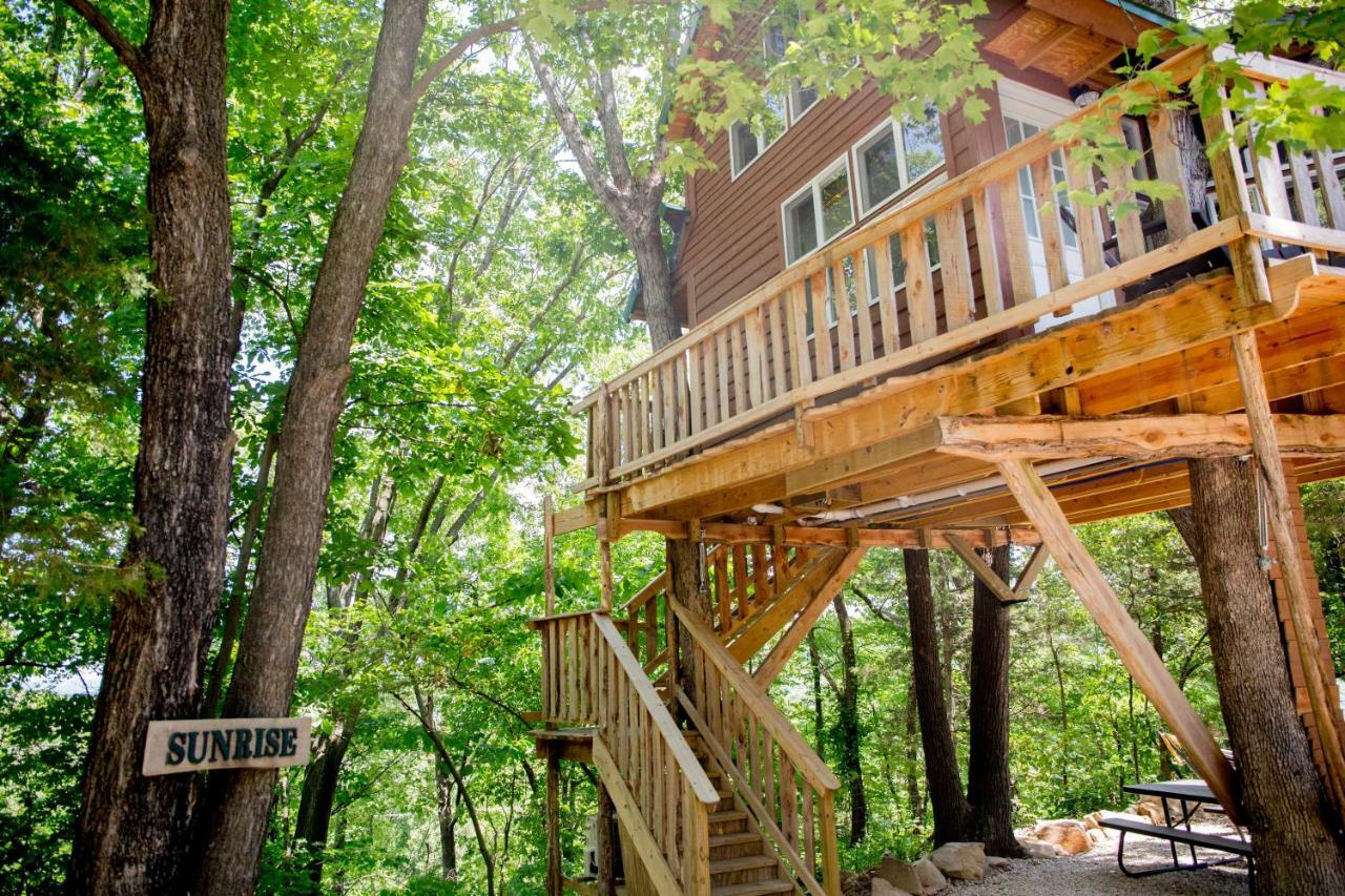 The Cottage Treehouses Hermann Luaran gambar