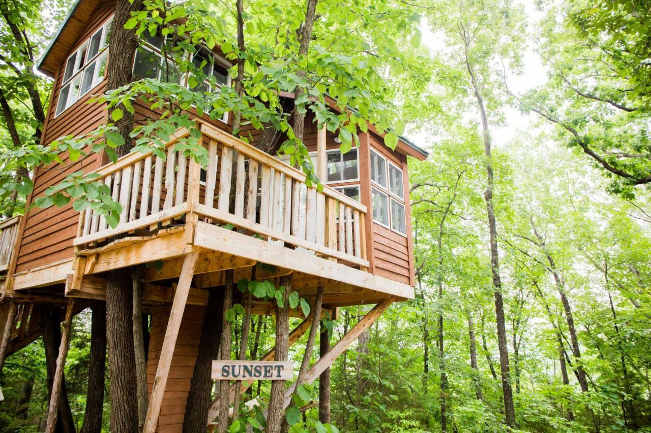 The Cottage Treehouses Hermann Luaran gambar
